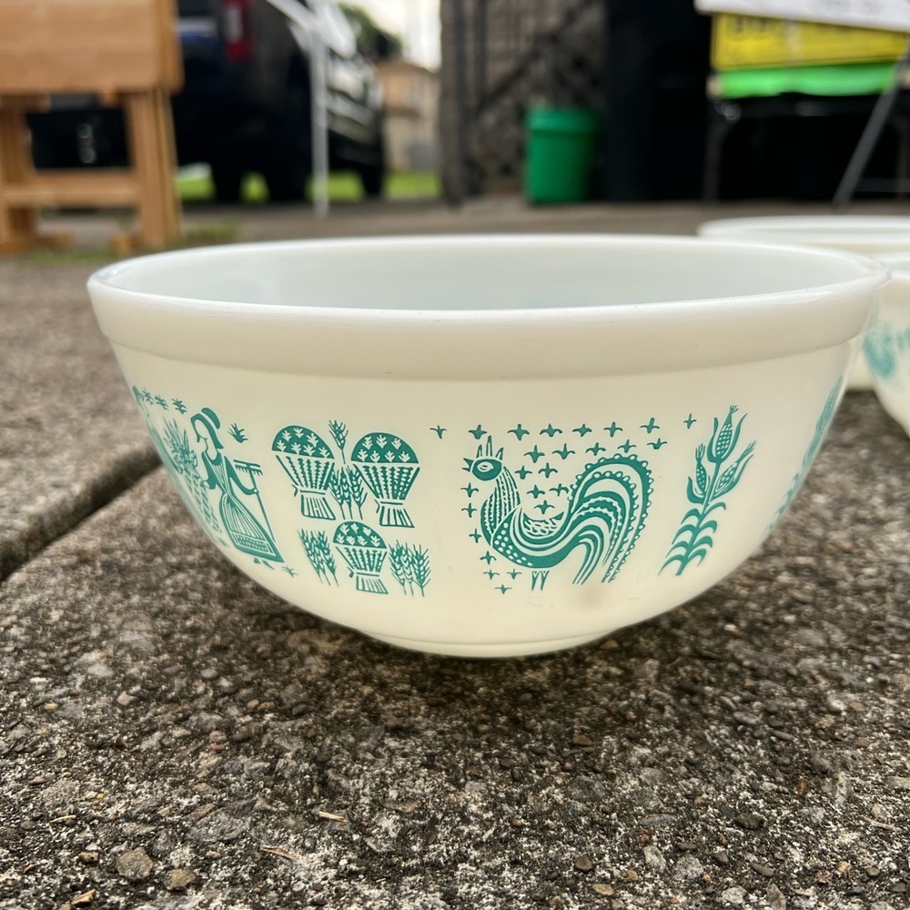 Set of 3 Pyrex bowls